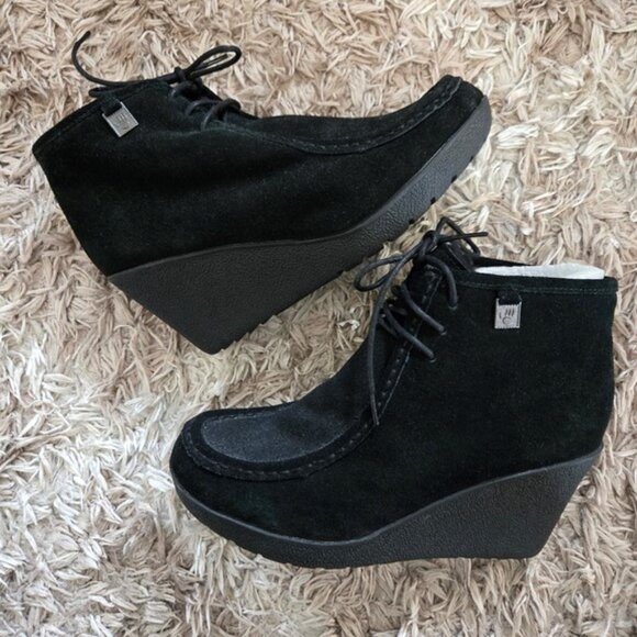 NWOT BEARPAW Astonia Black Suede Sheepskin Lined Wedge Lace Bootie Size 10 - Picture 9 of 9